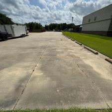 Top-Quality-Pressure-wash-and-Parking-Lot-Striping 3